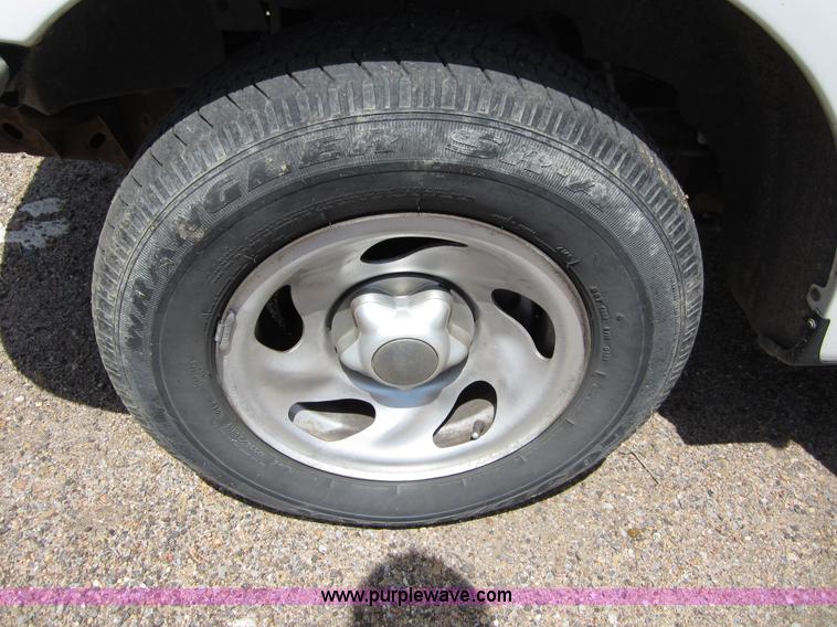 image for item B3199 1997 Ford F150 pickup truck