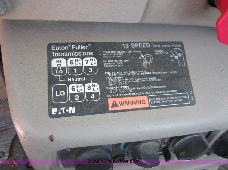 image for item B3200 2002 Mack CH613 semi truck