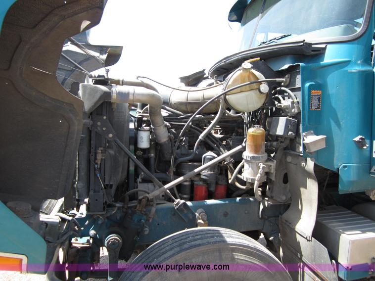 image for item B3200 2002 Mack CH613 semi truck