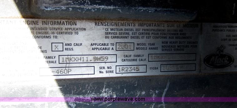 image for item B3200 2002 Mack CH613 semi truck