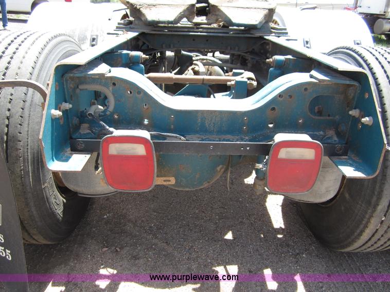 image for item B3200 2002 Mack CH613 semi truck