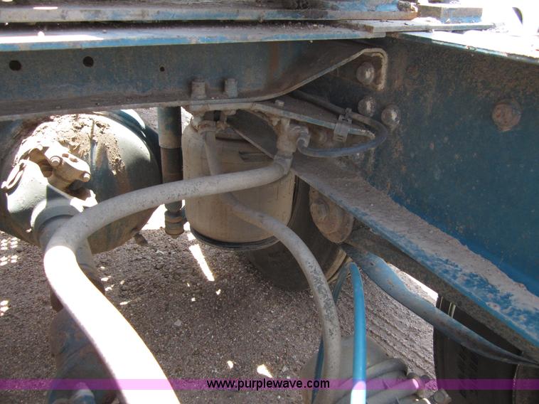 image for item B3200 2002 Mack CH613 semi truck