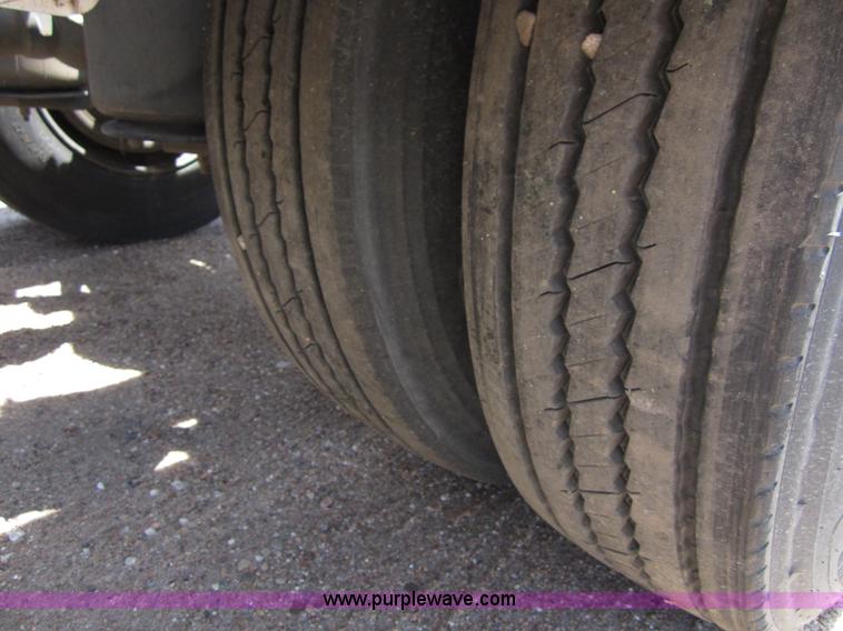 image for item B3200 2002 Mack CH613 semi truck