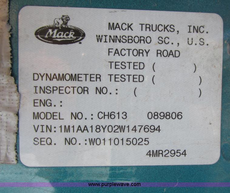 image for item B3200 2002 Mack CH613 semi truck
