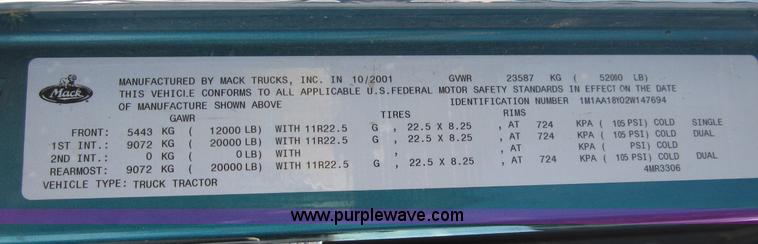 image for item B3200 2002 Mack CH613 semi truck