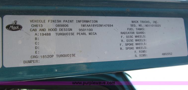 image for item B3200 2002 Mack CH613 semi truck