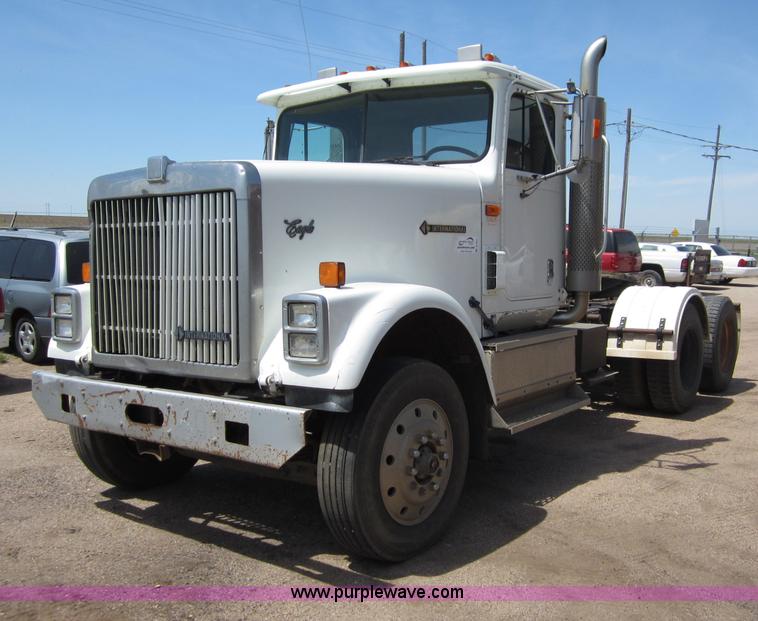 image for item B3201 1995 International 9300 semi truck