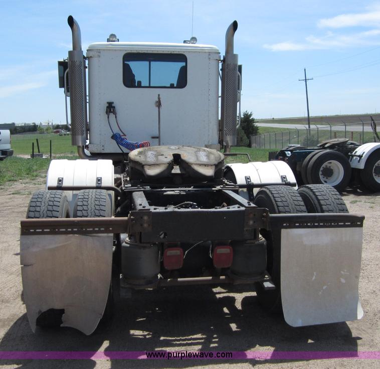 image for item B3201 1995 International 9300 semi truck