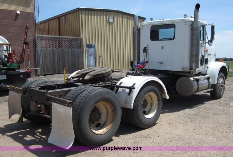 image for item B3201 1995 International 9300 semi truck