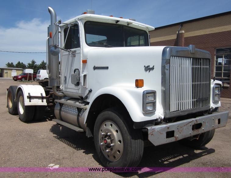 image for item B3201 1995 International 9300 semi truck