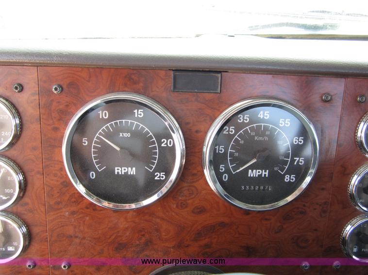 image for item B3201 1995 International 9300 semi truck