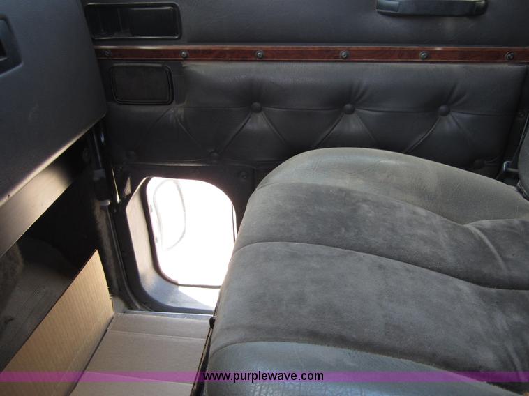 image for item B3201 1995 International 9300 semi truck