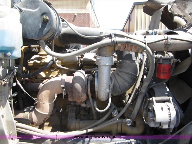 image for item B3201 1995 International 9300 semi truck