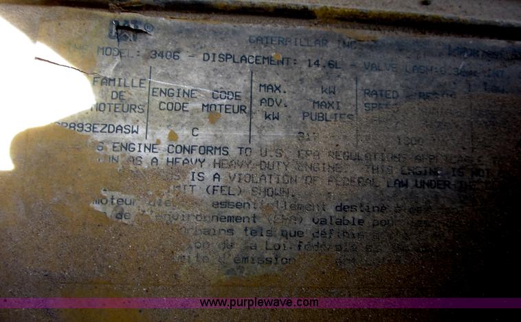 image for item B3201 1995 International 9300 semi truck