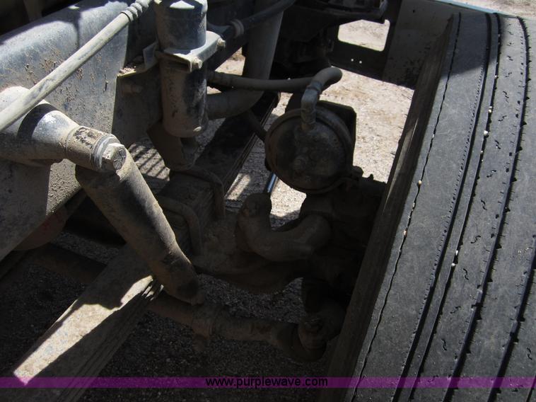 image for item B3201 1995 International 9300 semi truck