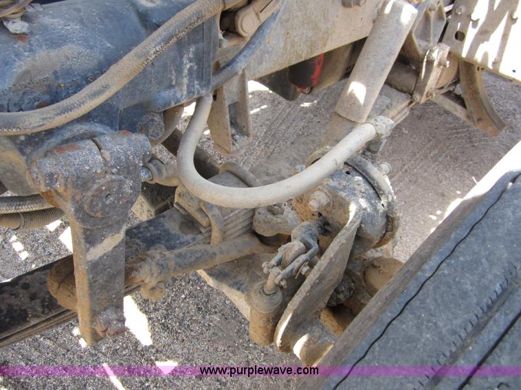 image for item B3201 1995 International 9300 semi truck