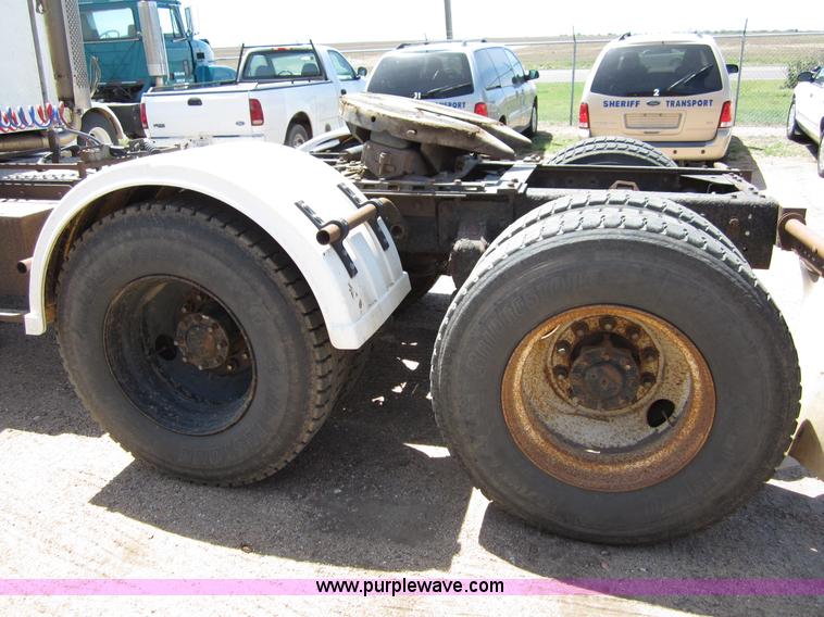 image for item B3201 1995 International 9300 semi truck