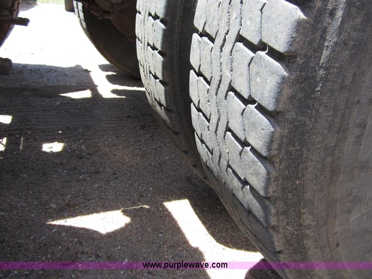 image for item B3201 1995 International 9300 semi truck