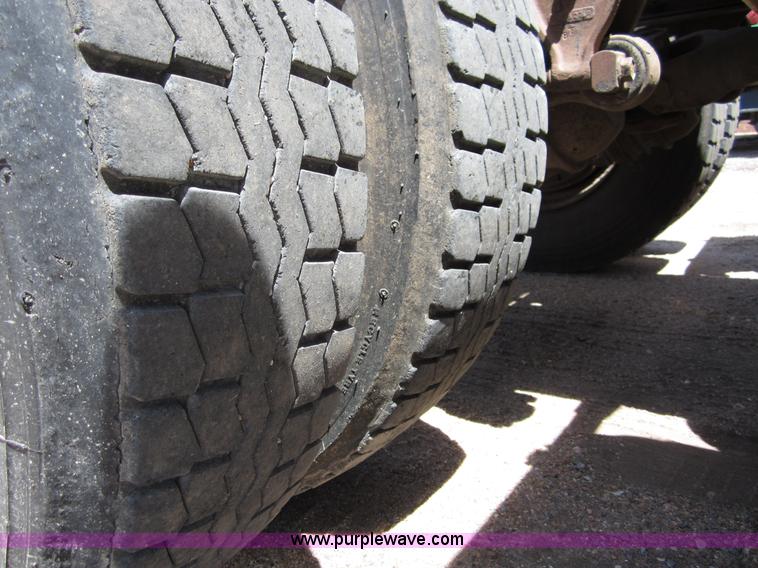 image for item B3201 1995 International 9300 semi truck