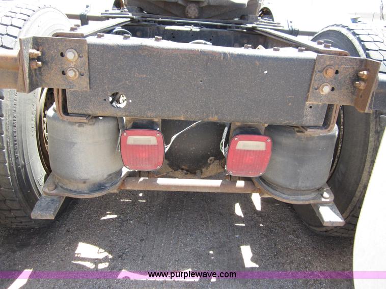 image for item B3201 1995 International 9300 semi truck