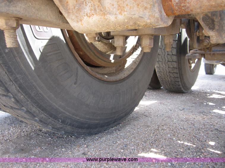 image for item B3201 1995 International 9300 semi truck