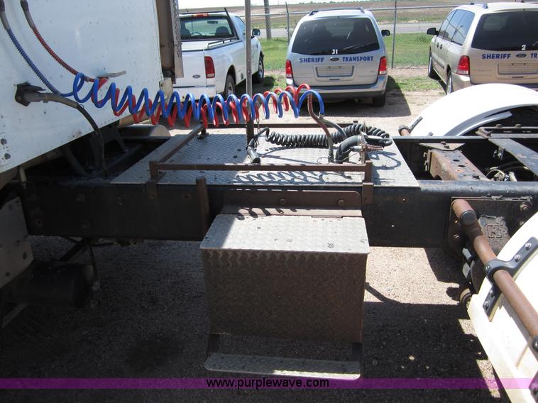 image for item B3201 1995 International 9300 semi truck