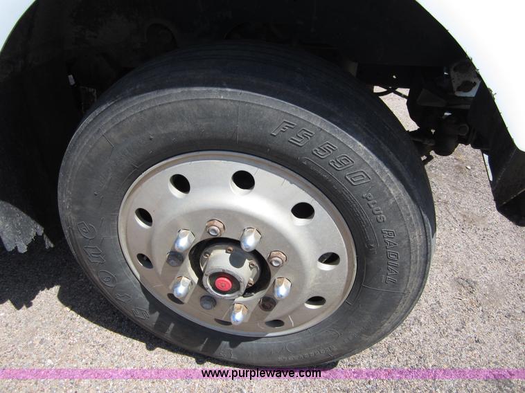 image for item B3201 1995 International 9300 semi truck