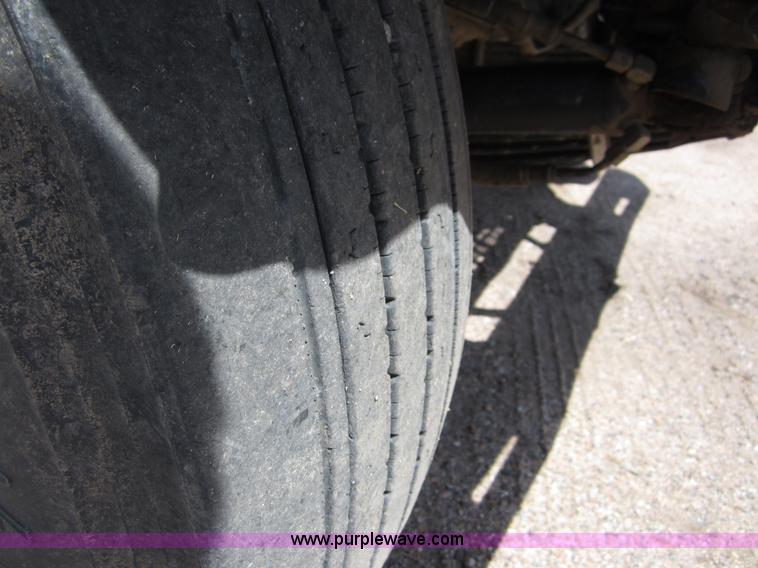 image for item B3201 1995 International 9300 semi truck