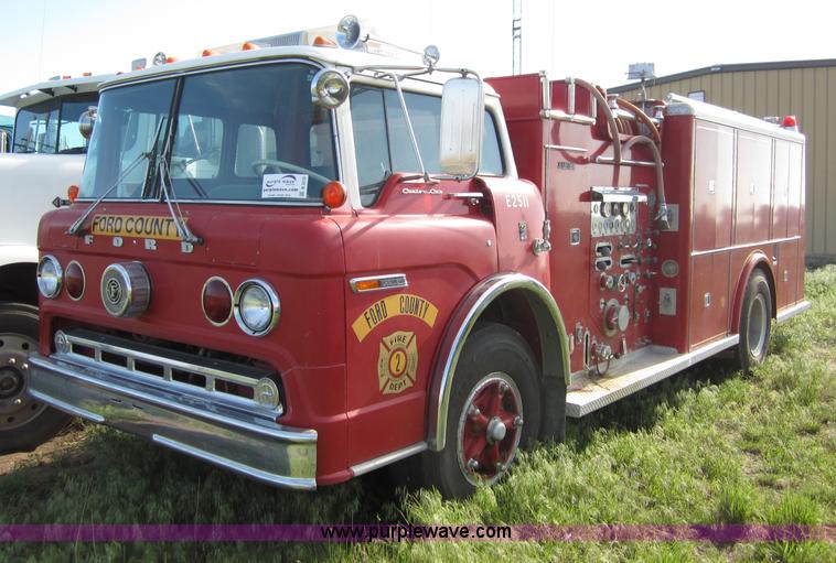 image for item B3232 1973 Ford 900 pumper fire truck