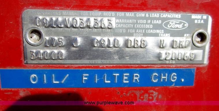 image for item B3232 1973 Ford 900 pumper fire truck