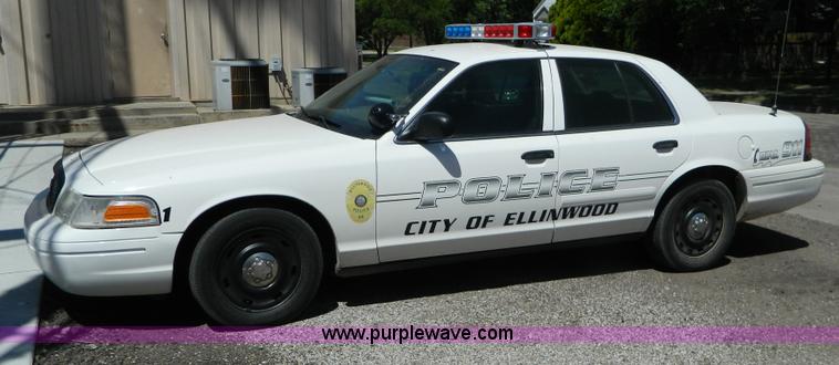 image for item B3681 2005 Ford Crown Victoria Police Interceptor