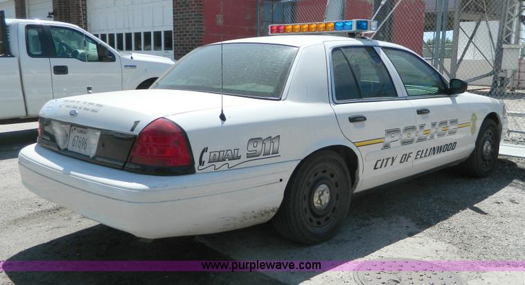 image for item B3681 2005 Ford Crown Victoria Police Interceptor