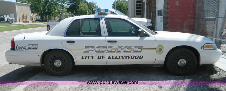 image for item B3681 2005 Ford Crown Victoria Police Interceptor