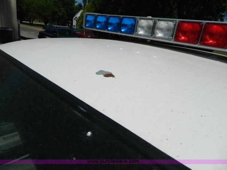 image for item B3681 2005 Ford Crown Victoria Police Interceptor