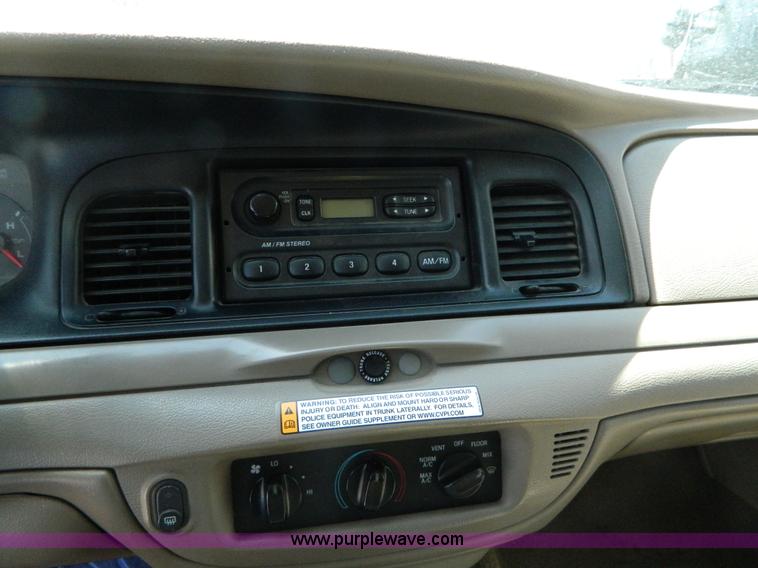 image for item B3681 2005 Ford Crown Victoria Police Interceptor