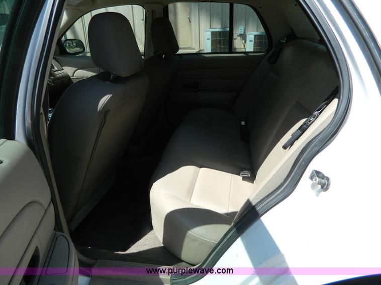 image for item B3681 2005 Ford Crown Victoria Police Interceptor