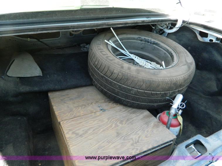 image for item B3681 2005 Ford Crown Victoria Police Interceptor