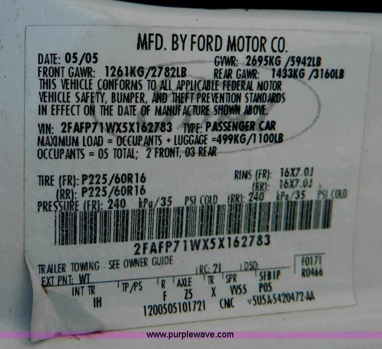 image for item B3681 2005 Ford Crown Victoria Police Interceptor