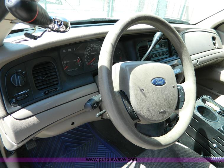 image for item B3681 2005 Ford Crown Victoria Police Interceptor