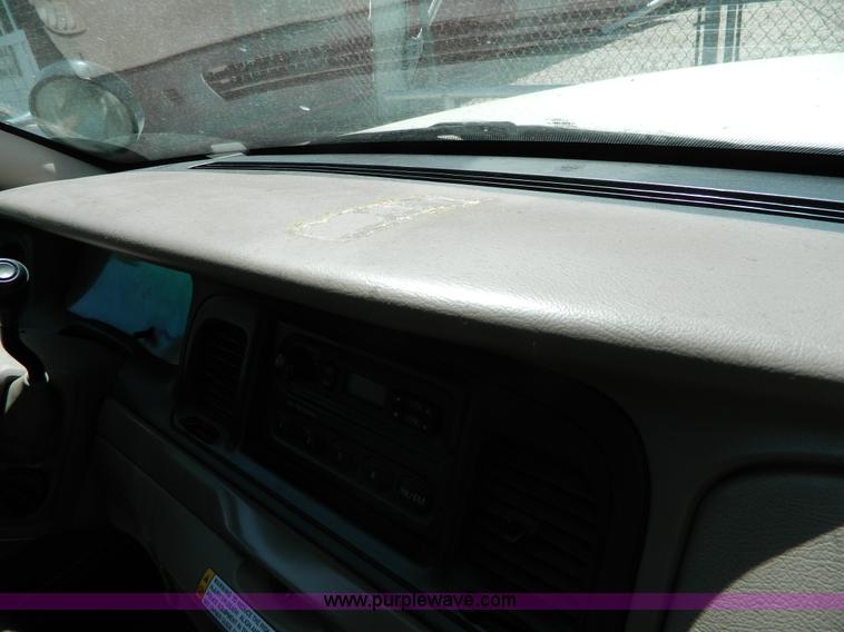 image for item B3681 2005 Ford Crown Victoria Police Interceptor