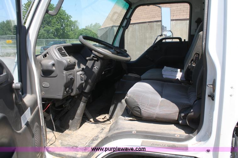 image for item B6741 1998 Isuzu service truck