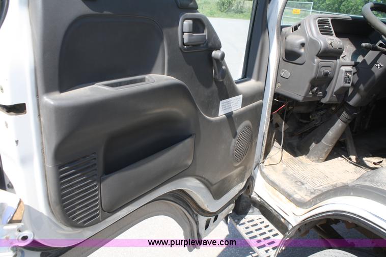 image for item B6741 1998 Isuzu service truck