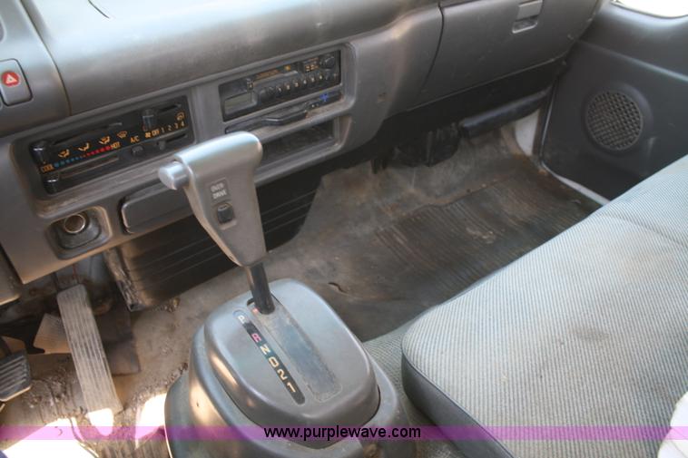 image for item B6741 1998 Isuzu service truck