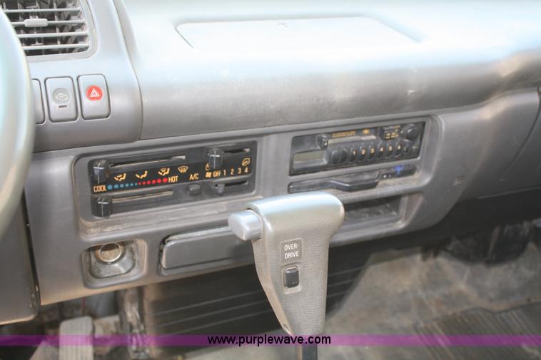 image for item B6741 1998 Isuzu service truck