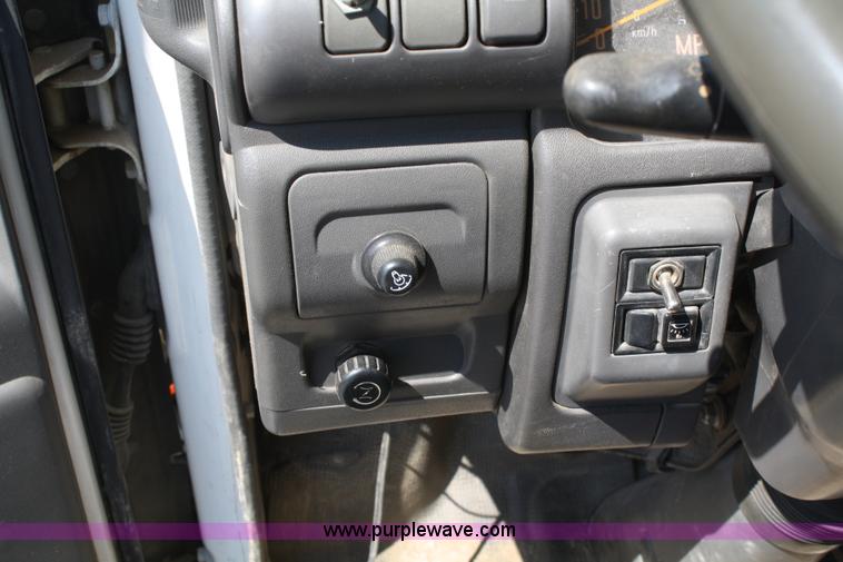 image for item B6741 1998 Isuzu service truck