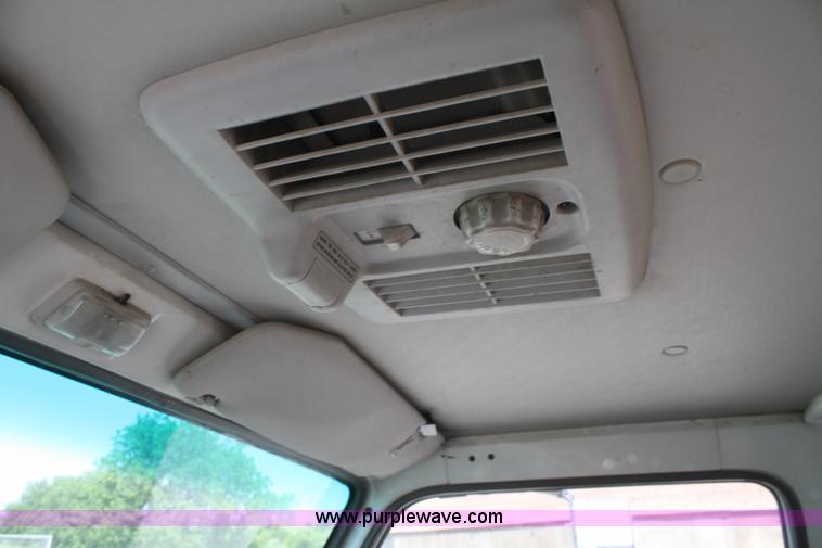 image for item B6741 1998 Isuzu service truck