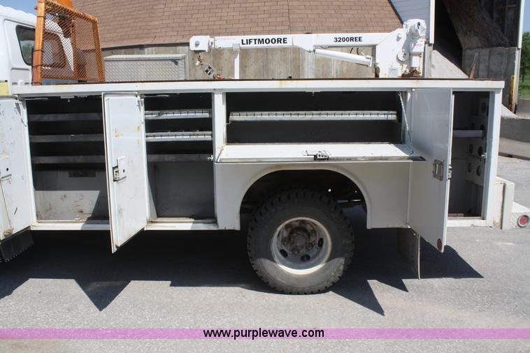 image for item B6741 1998 Isuzu service truck