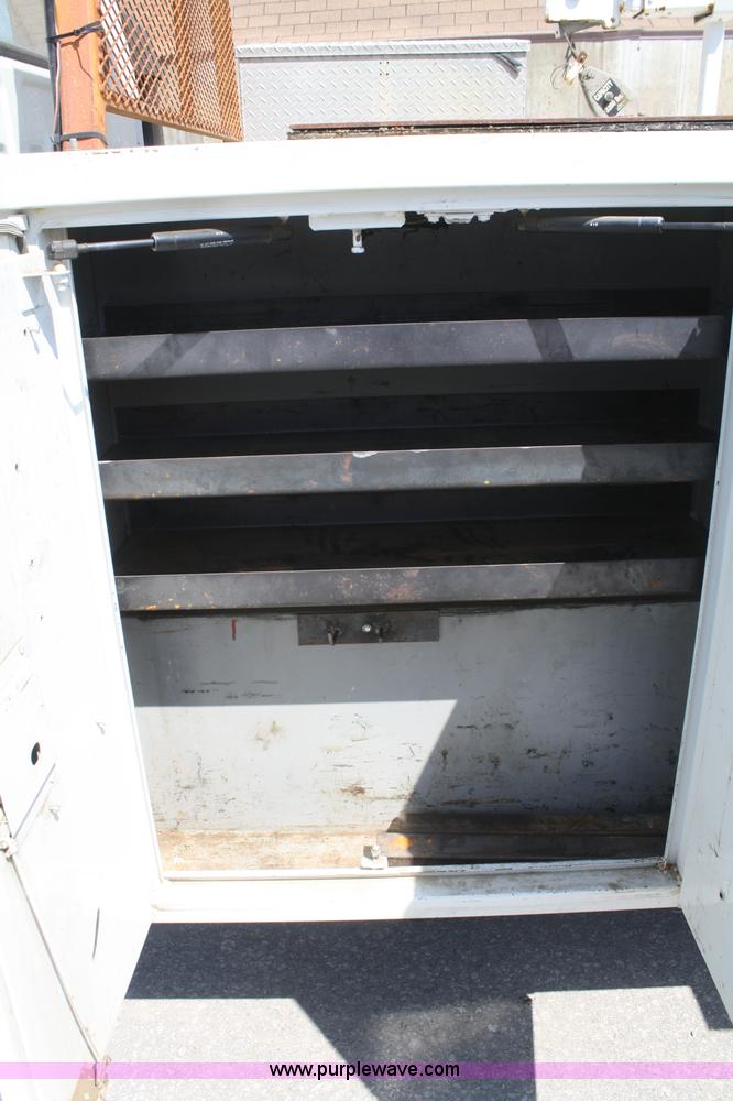 image for item B6741 1998 Isuzu service truck