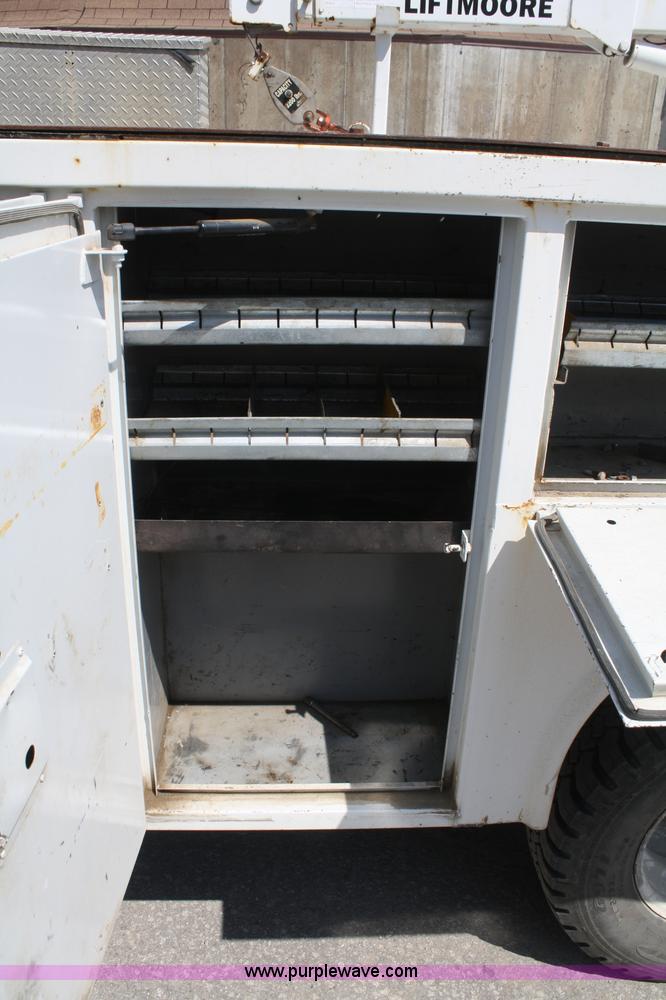 image for item B6741 1998 Isuzu service truck