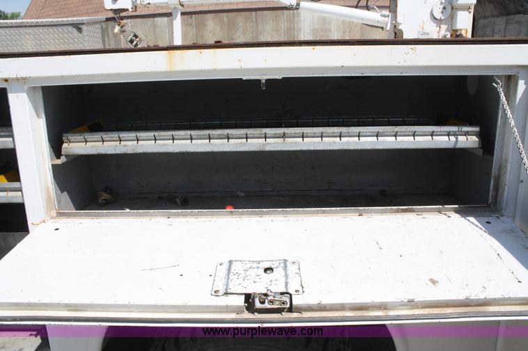 image for item B6741 1998 Isuzu service truck